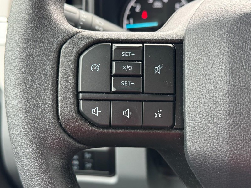 Ford Super Duty F-250 SRW Vehicle Image 16