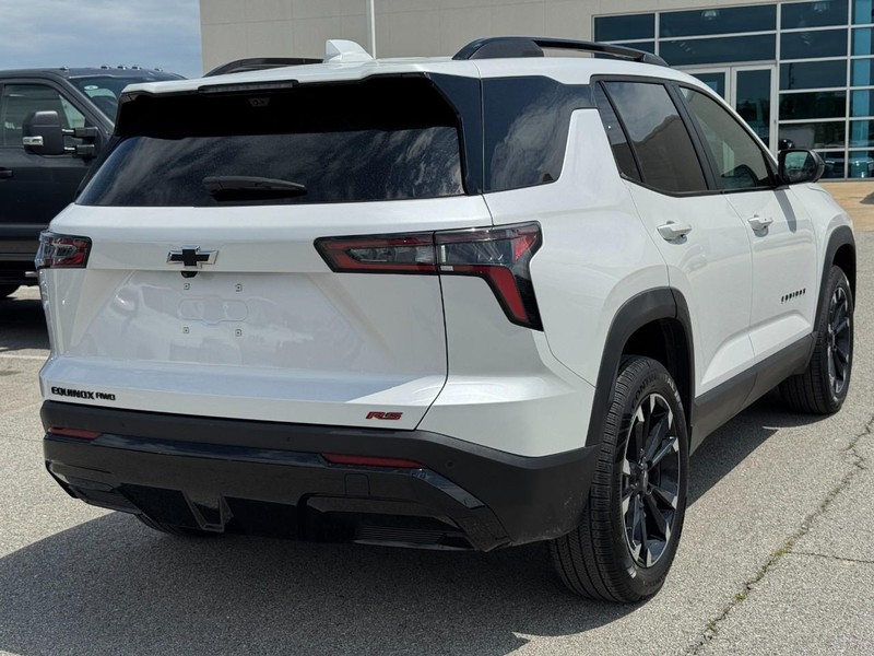Chevrolet Equinox Vehicle Full-screen Gallery Image 3