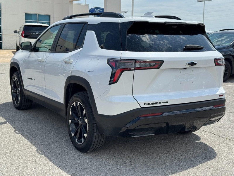 Chevrolet Equinox Vehicle Full-screen Gallery Image 6