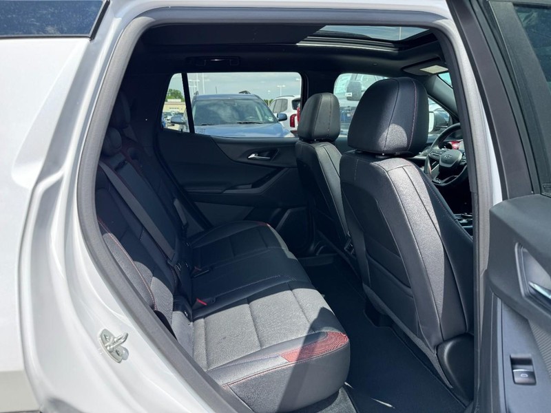 Chevrolet Equinox Vehicle Full-screen Gallery Image 10