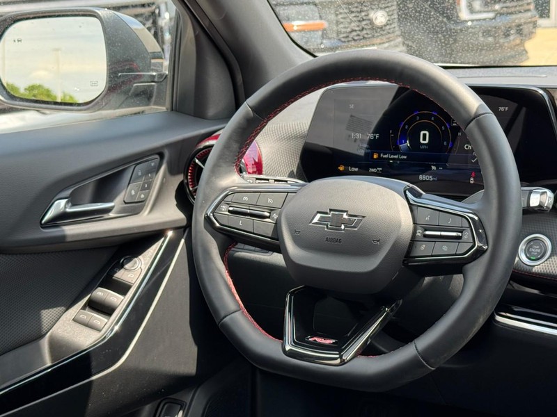 Chevrolet Equinox Vehicle Full-screen Gallery Image 12