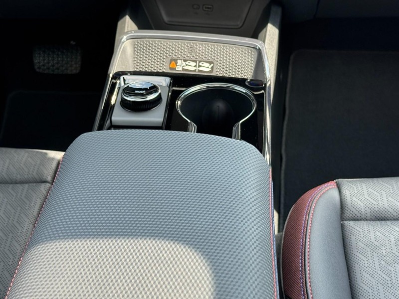 Chevrolet Equinox Vehicle Full-screen Gallery Image 14