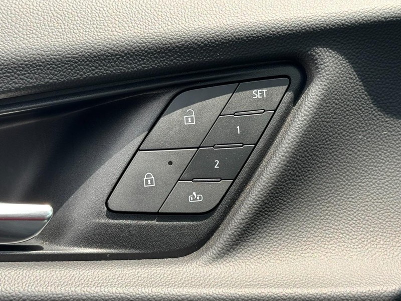Chevrolet Equinox Vehicle Full-screen Gallery Image 16