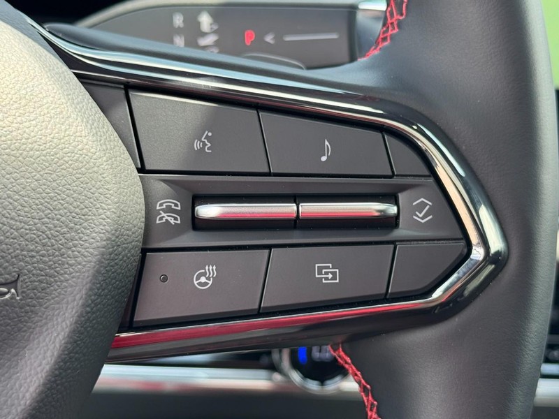 Chevrolet Equinox Vehicle Full-screen Gallery Image 18