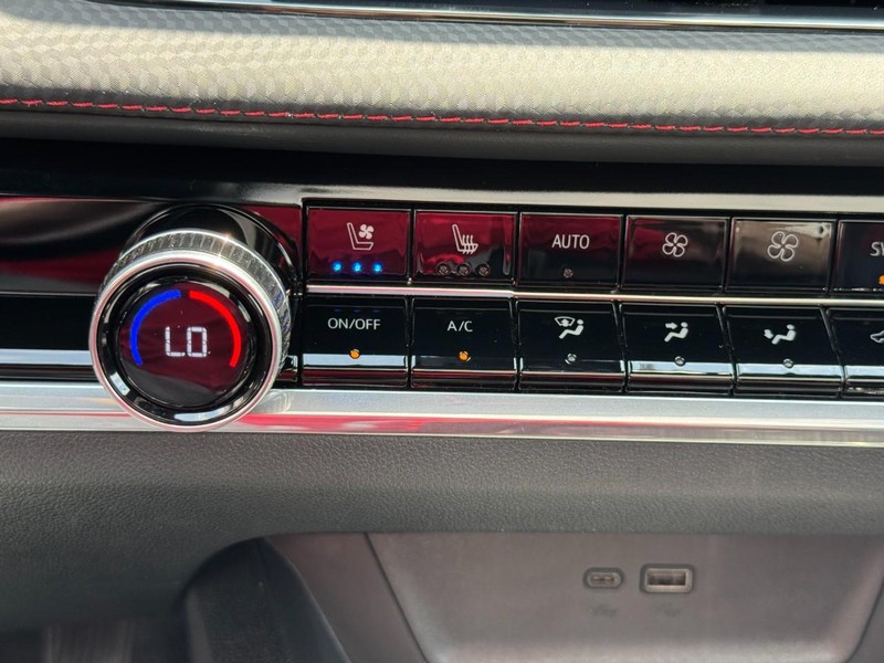 Chevrolet Equinox Vehicle Full-screen Gallery Image 20