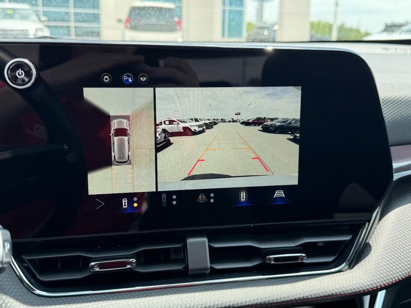 Chevrolet Equinox Vehicle Full-screen Gallery Image 22