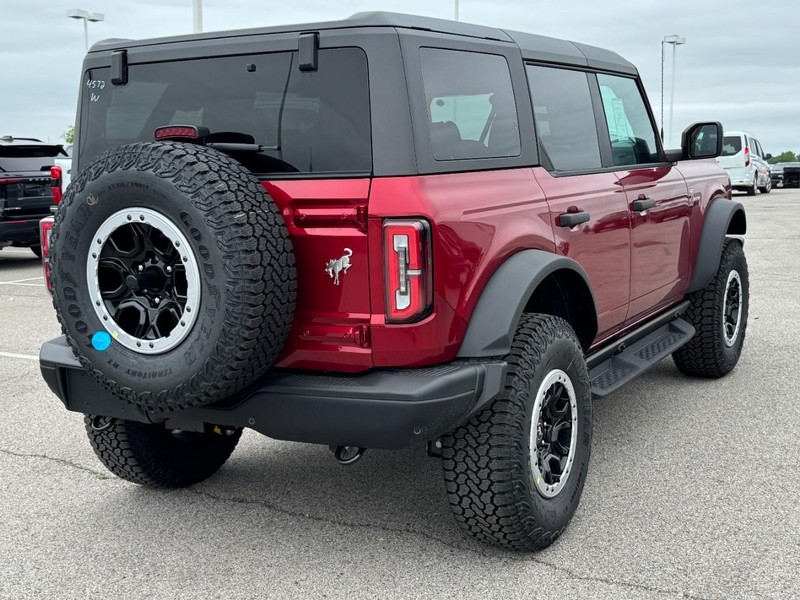 Ford Bronco Vehicle Full-screen Gallery Image 3