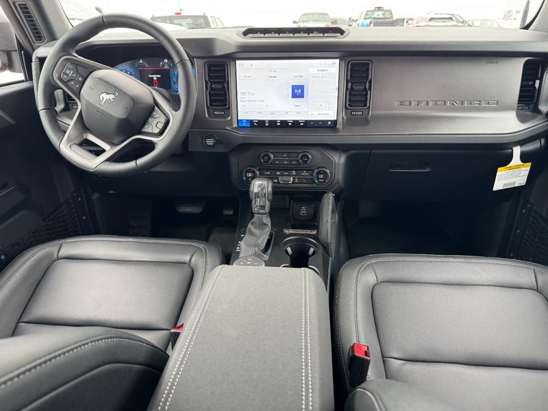 Ford Bronco Vehicle Full-screen Gallery Image 6
