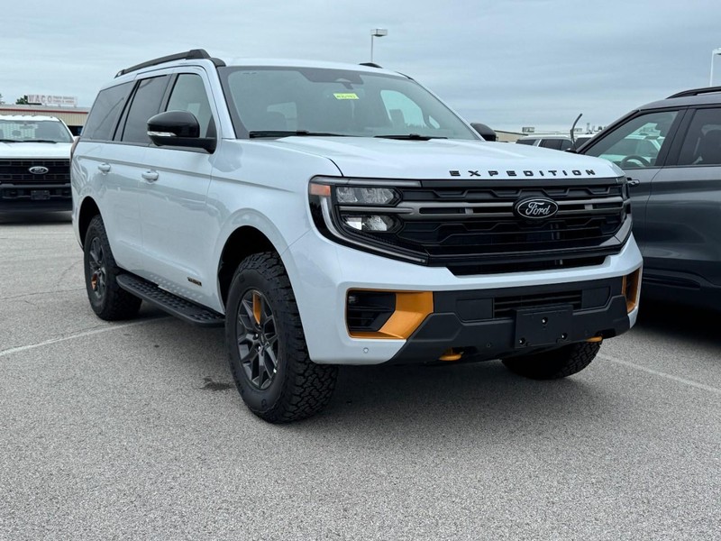 Ford Expedition Vehicle Full-screen Gallery Image 2