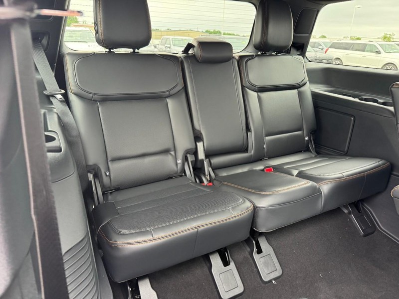 Ford Expedition Vehicle Full-screen Gallery Image 6