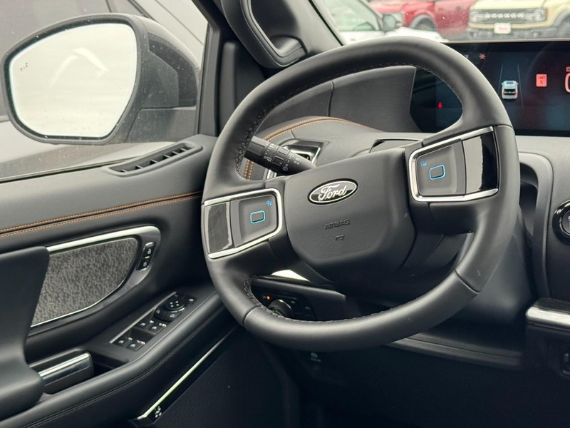 Ford Expedition Vehicle Full-screen Gallery Image 8