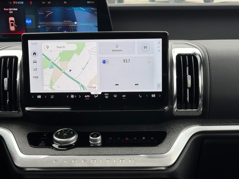 Ford Expedition Vehicle Full-screen Gallery Image 9