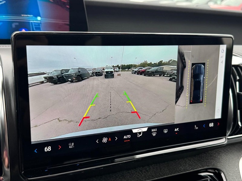 Ford Expedition Vehicle Full-screen Gallery Image 16