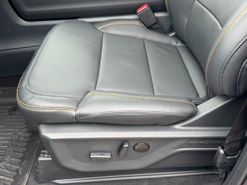 Ford Expedition Vehicle Full-screen Gallery Image 17