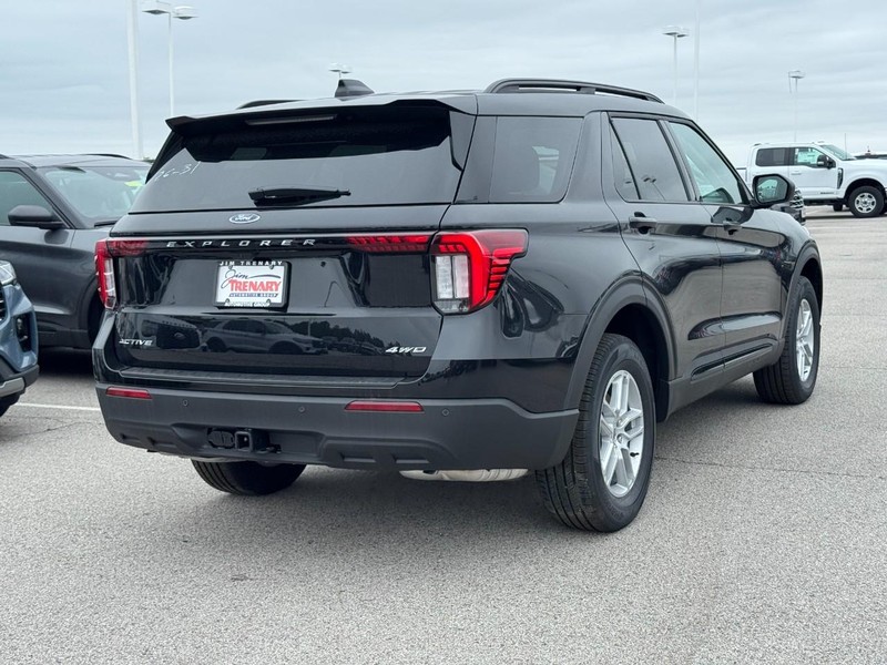 Ford Explorer Vehicle Image 03