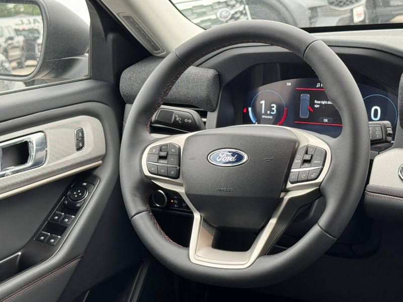 Ford Explorer Vehicle Image 08