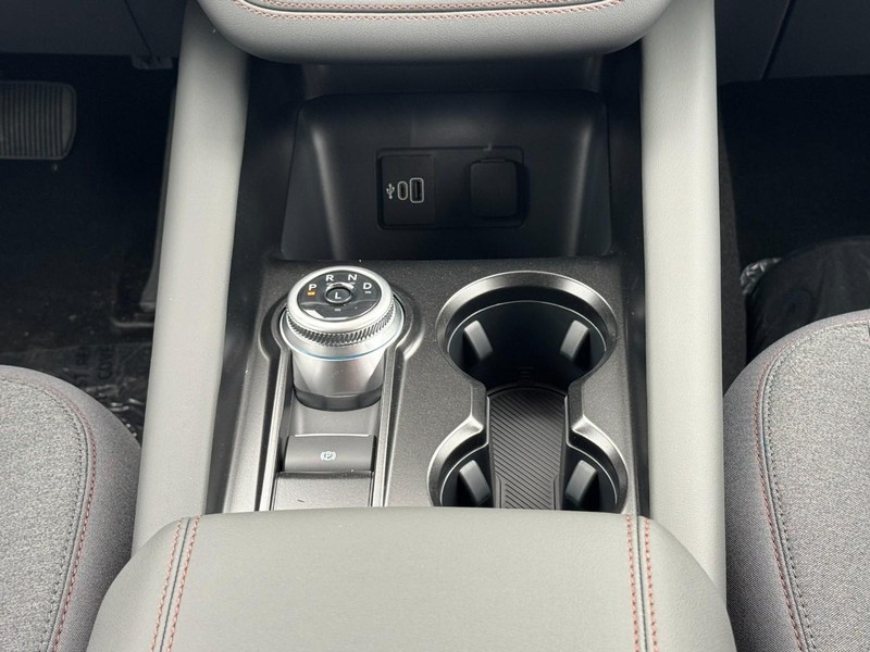 Ford Explorer Vehicle Image 10