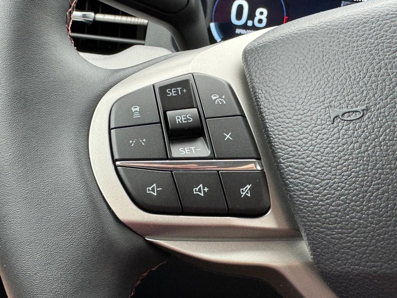 Ford Explorer Vehicle Image 11