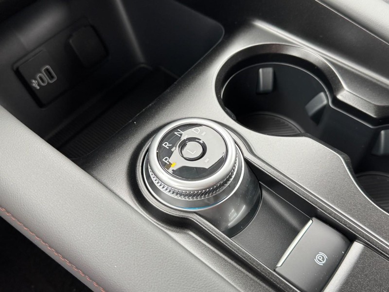Ford Explorer Vehicle Image 13