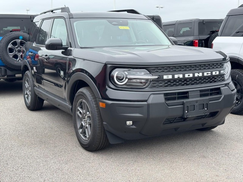 Ford Bronco Sport Vehicle Full-screen Gallery Image 2