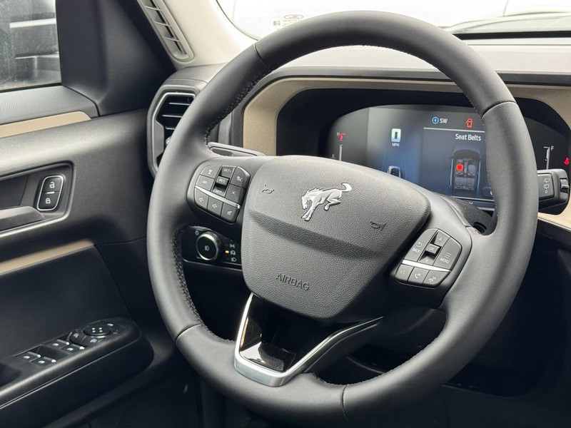 Ford Bronco Sport Vehicle Full-screen Gallery Image 7