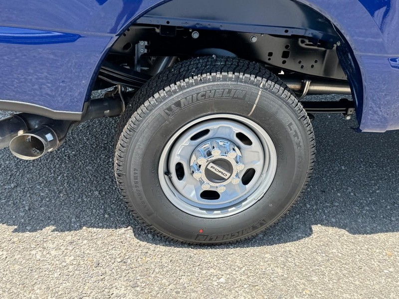 Ford Super Duty F-250 SRW Vehicle Image 04