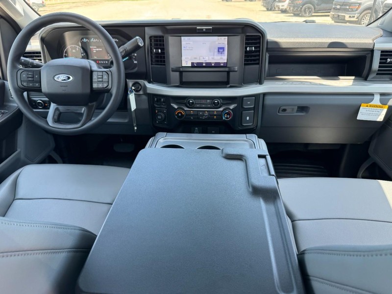 Ford Super Duty F-250 SRW Vehicle Image 06