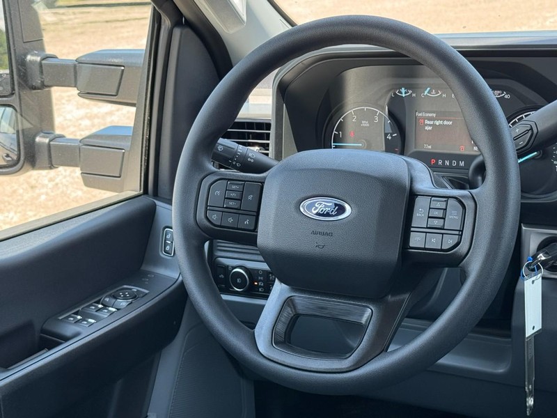 Ford Super Duty F-250 SRW Vehicle Image 07