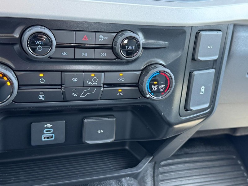 Ford Super Duty F-250 SRW Vehicle Image 12