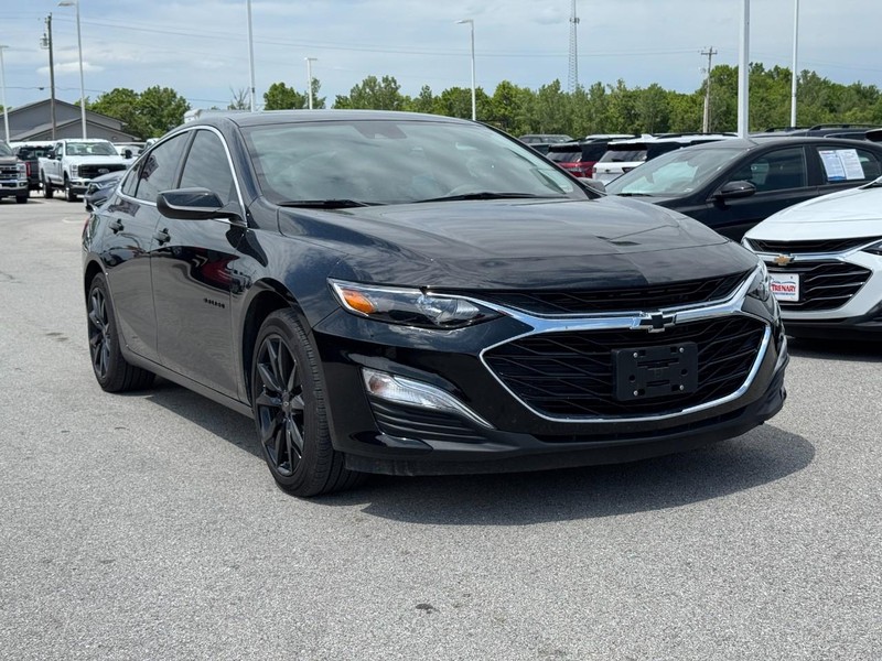 Chevrolet Malibu Vehicle Image 02