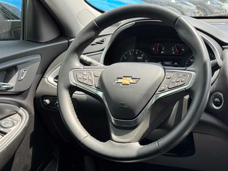 Chevrolet Malibu Vehicle Image 12