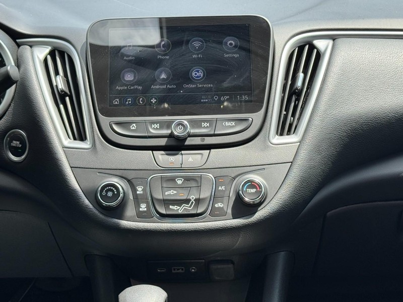 Chevrolet Malibu Vehicle Image 13