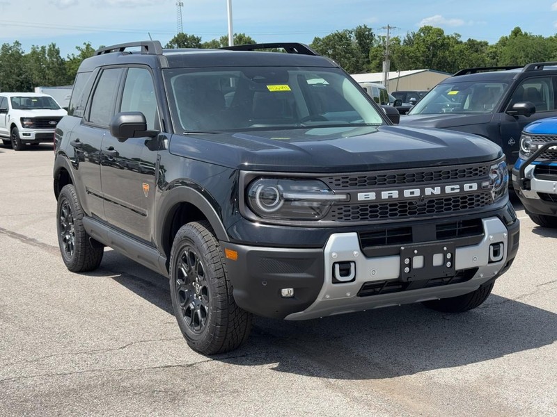Ford Bronco Sport Vehicle Full-screen Gallery Image 2