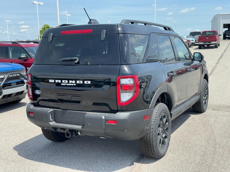 Ford Bronco Sport Vehicle Full-screen Gallery Image 3
