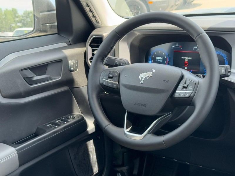 Ford Bronco Sport Vehicle Full-screen Gallery Image 7