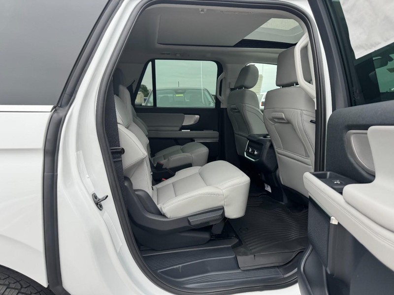 Ford Expedition Max Vehicle Image 05