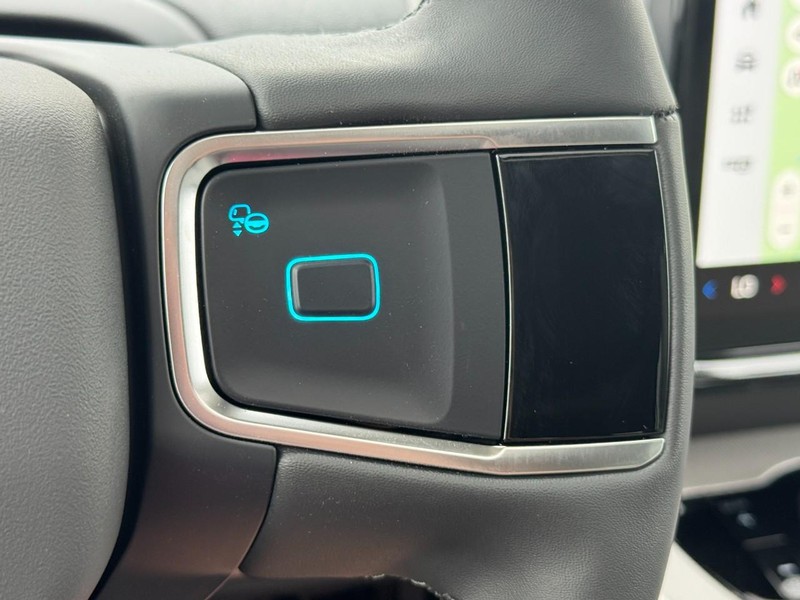Ford Expedition Max Vehicle Image 12