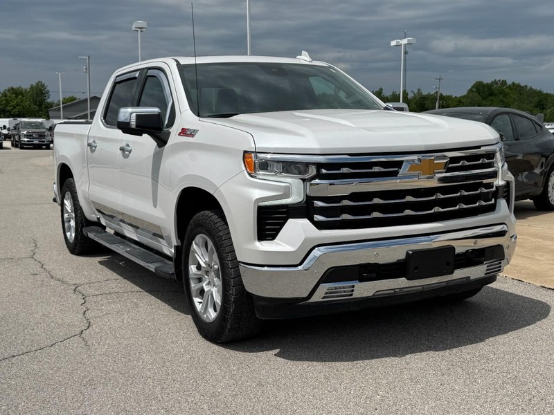 Chevrolet Silverado 1500 Vehicle Full-screen Gallery Image 2