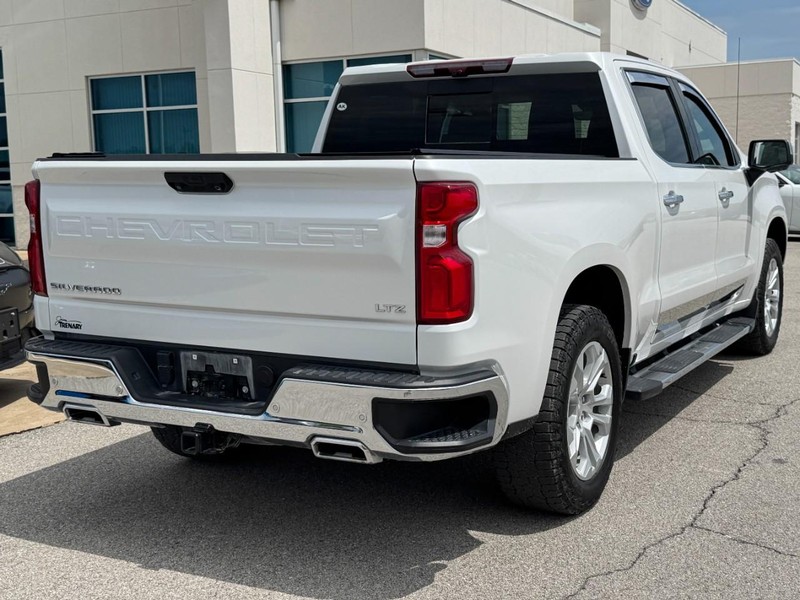 Chevrolet Silverado 1500 Vehicle Full-screen Gallery Image 3