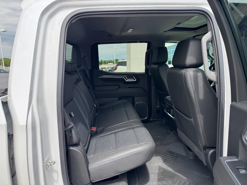 Chevrolet Silverado 1500 Vehicle Full-screen Gallery Image 10