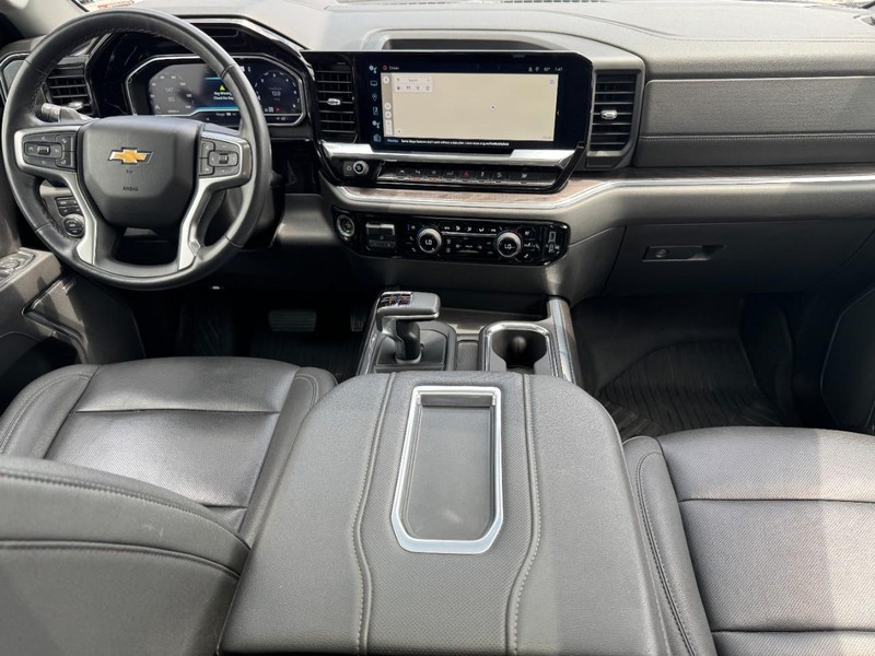 Chevrolet Silverado 1500 Vehicle Full-screen Gallery Image 11