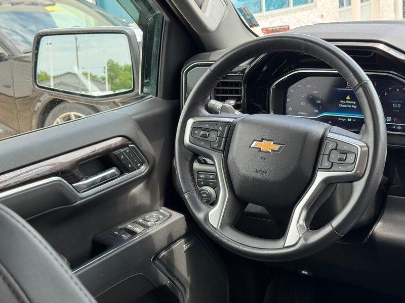 Chevrolet Silverado 1500 Vehicle Full-screen Gallery Image 12