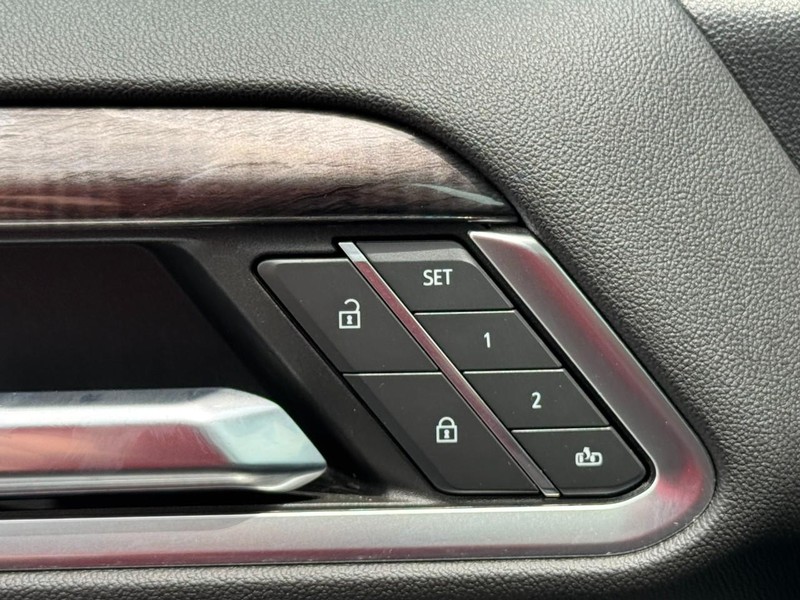 Chevrolet Silverado 1500 Vehicle Full-screen Gallery Image 16