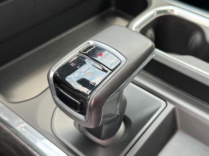 Chevrolet Silverado 1500 Vehicle Full-screen Gallery Image 19