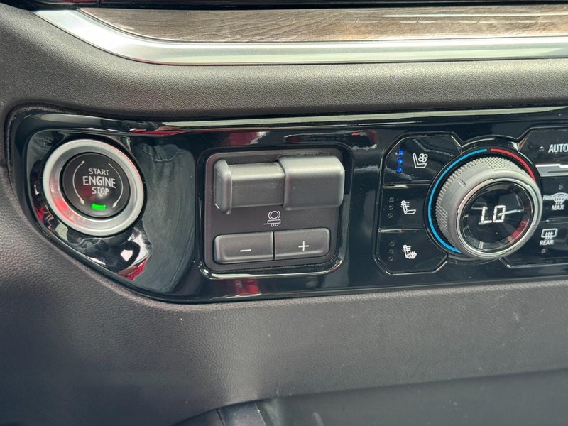 Chevrolet Silverado 1500 Vehicle Full-screen Gallery Image 20