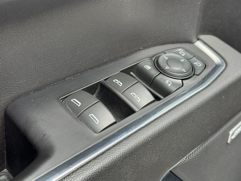Chevrolet Silverado 1500 Vehicle Full-screen Gallery Image 22