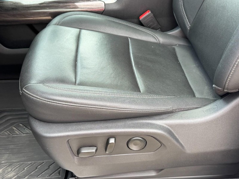 Chevrolet Silverado 1500 Vehicle Full-screen Gallery Image 23