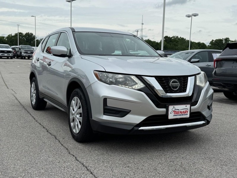 Nissan Rogue Vehicle Full-screen Gallery Image 2
