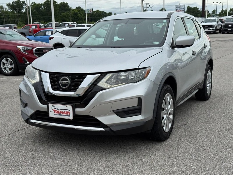Nissan Rogue Vehicle Full-screen Gallery Image 8