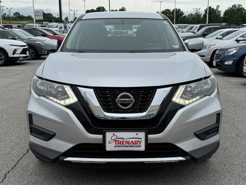 Nissan Rogue Vehicle Full-screen Gallery Image 9